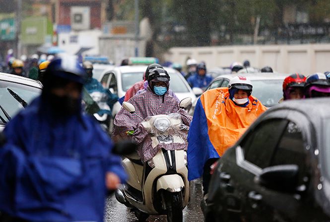 Hà Nội rét nhất từ đầu đông, cuộc sống người dân đảo lộn